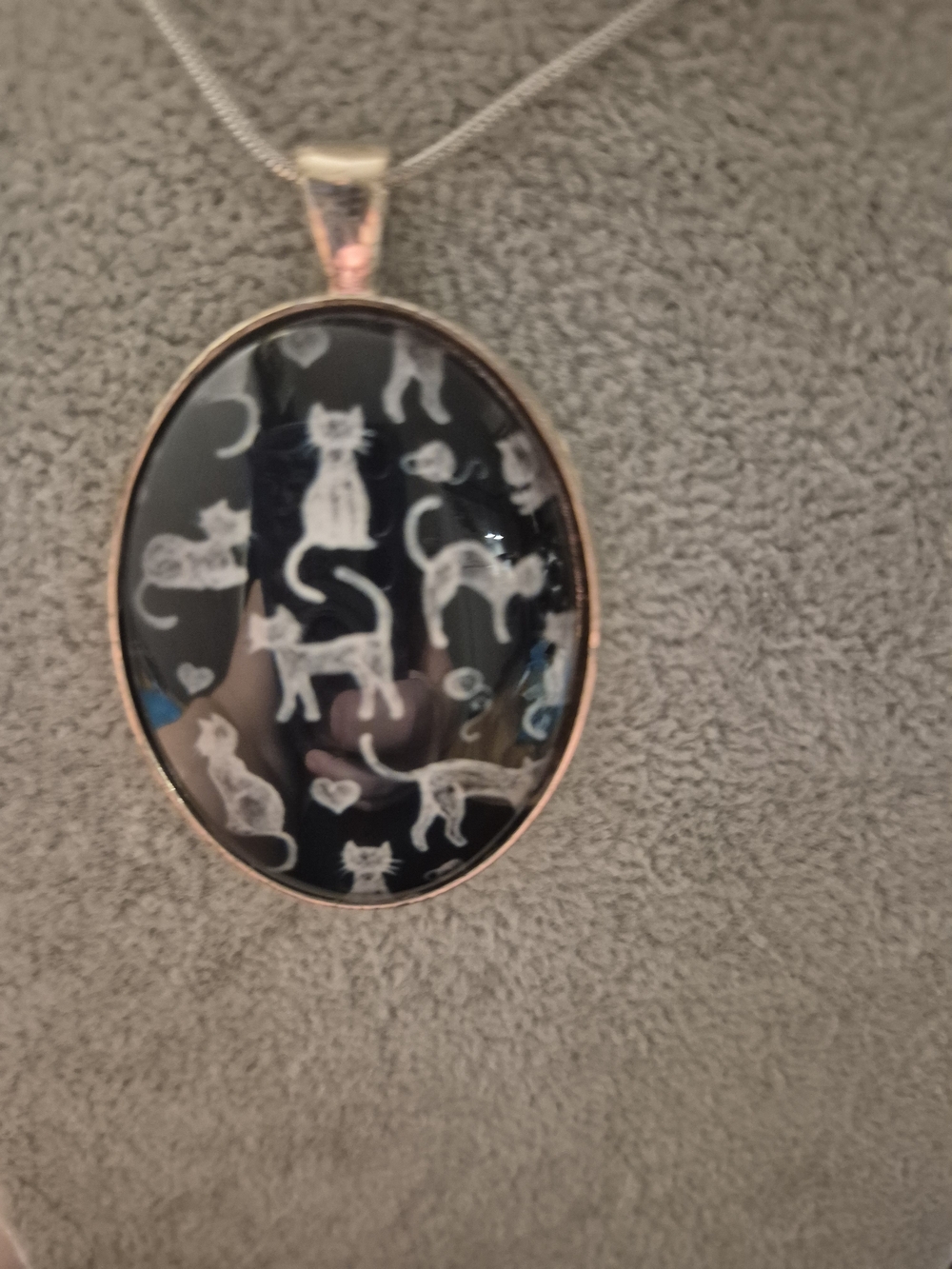 Cat Pattern Oval Pendant Necklace - Black and Silver